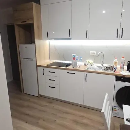 Apartment Apartment *